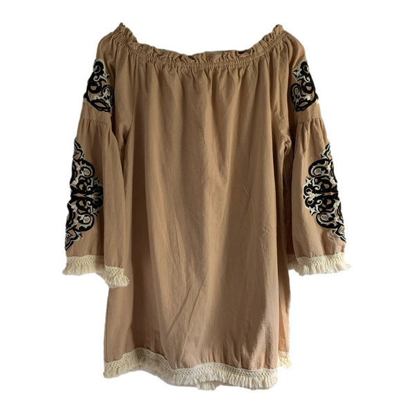 🤍🤎Like New Velzera Embroidered Off Shoulder Top🤎🤍 - Picture 2 of 4